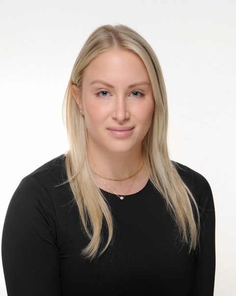 Ashley Davis Headshot